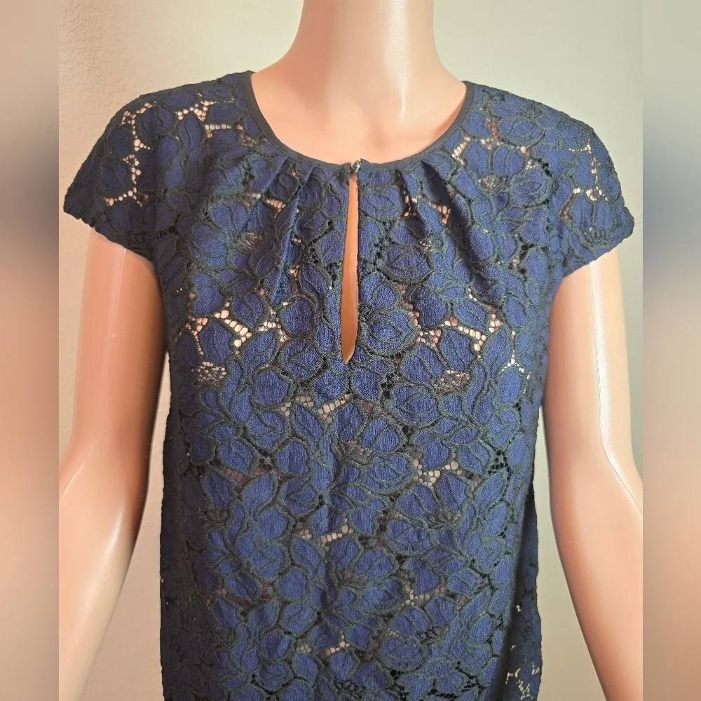 J Crew Cap-Sleeve Semi Sheer Floral Lace Top Navy Blue Black Trim Key Hole Sz 4
